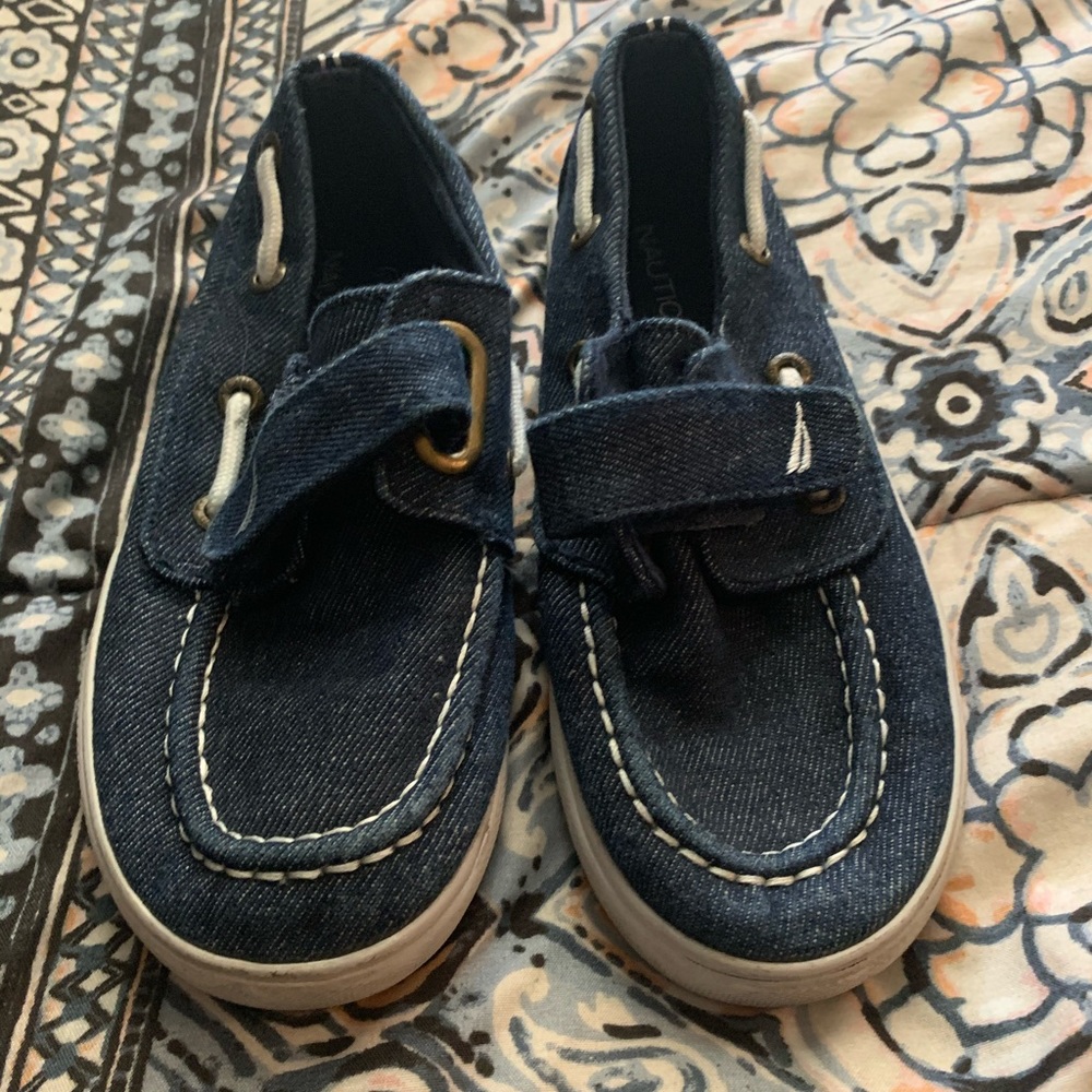Boys shoes